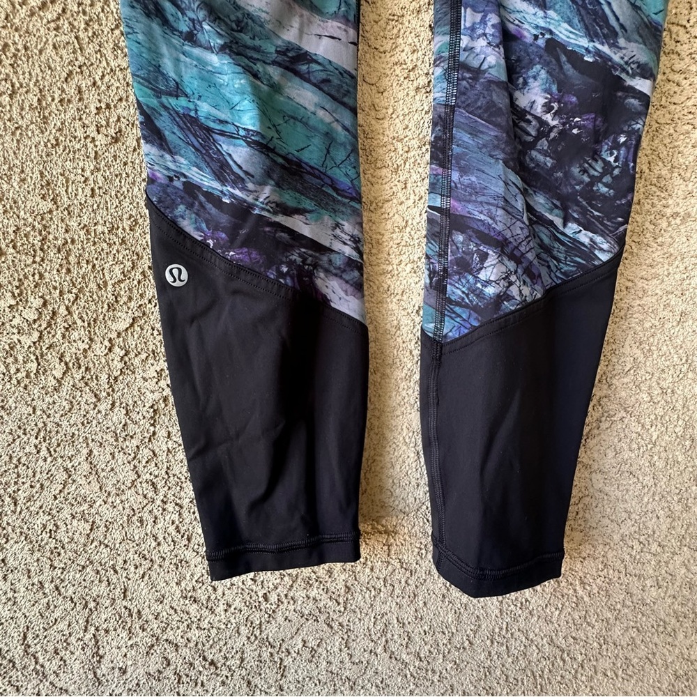 Lululemon Run to Reset Tight 25" Black / Frozen Island Multi - Picture 6 of 7